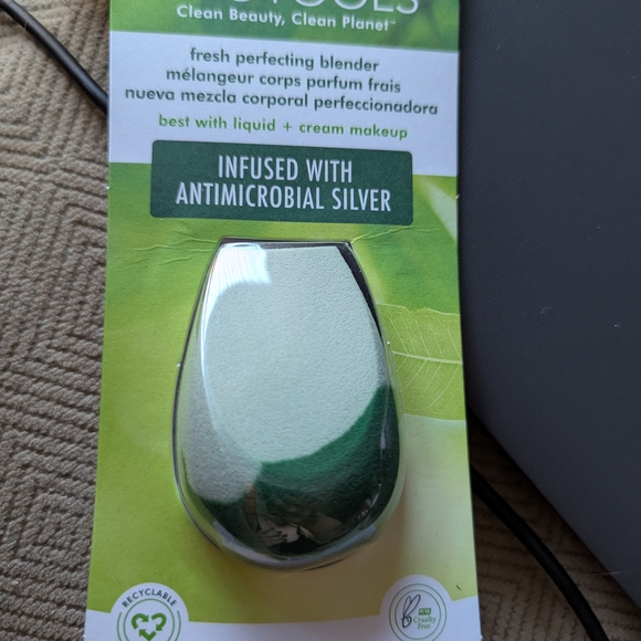 EcoTools Makeup Blenders - Picture 3 of 3